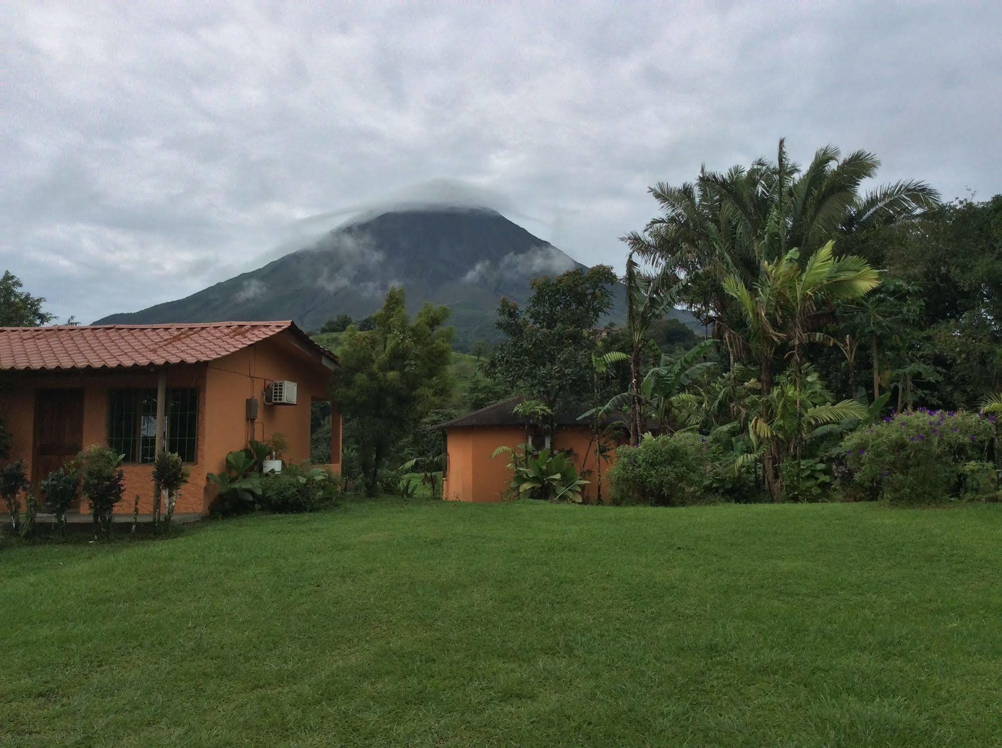 Cabinas Los Guayabos Hotel La Fortuna Exterior foto