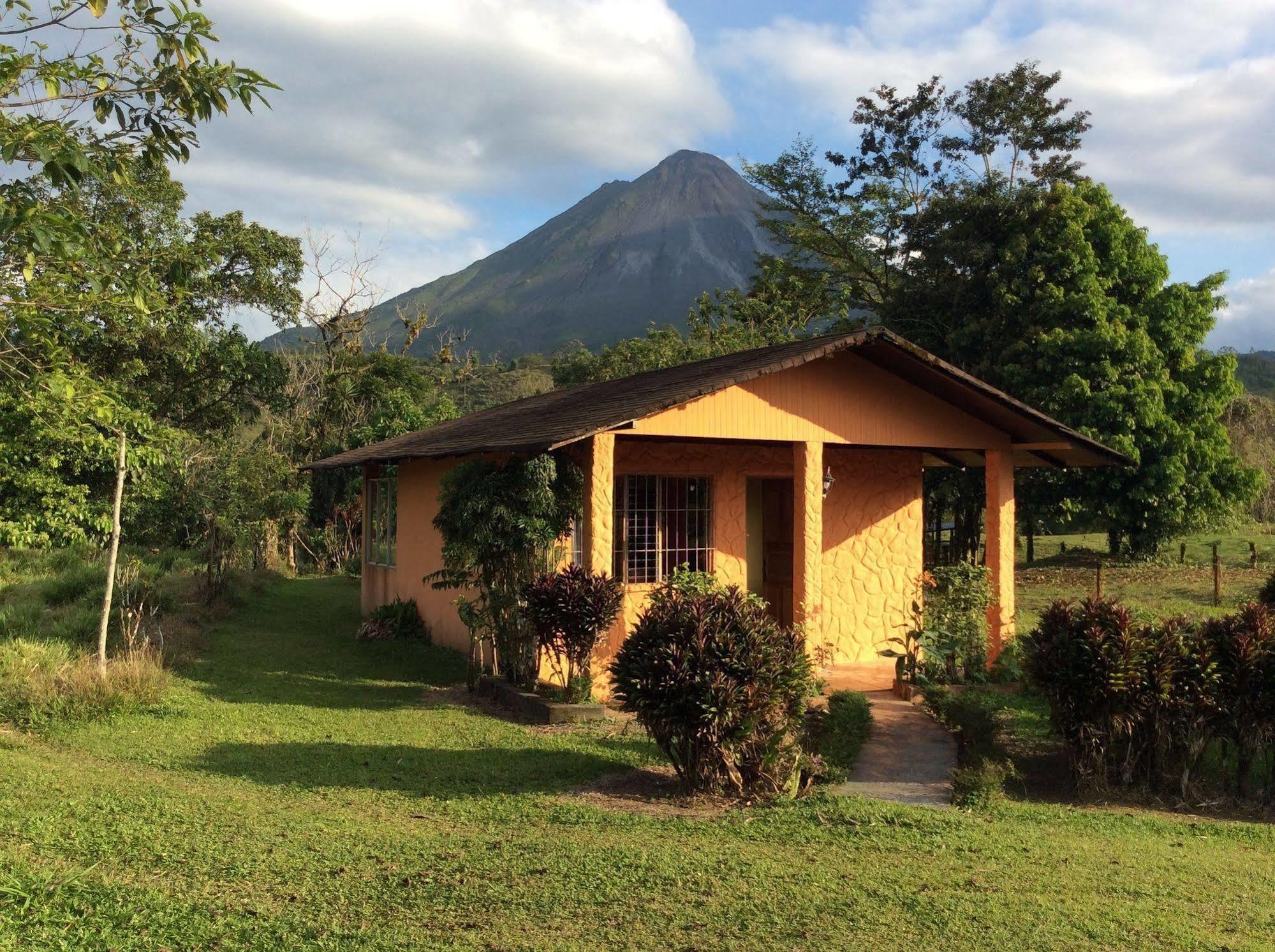 Cabinas Los Guayabos Hotel La Fortuna Exterior foto